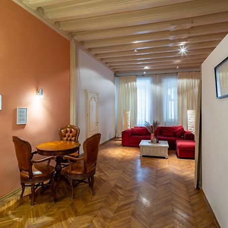 Romari Площа Ринок 28 Leilighet Lviv Eksteriør bilde