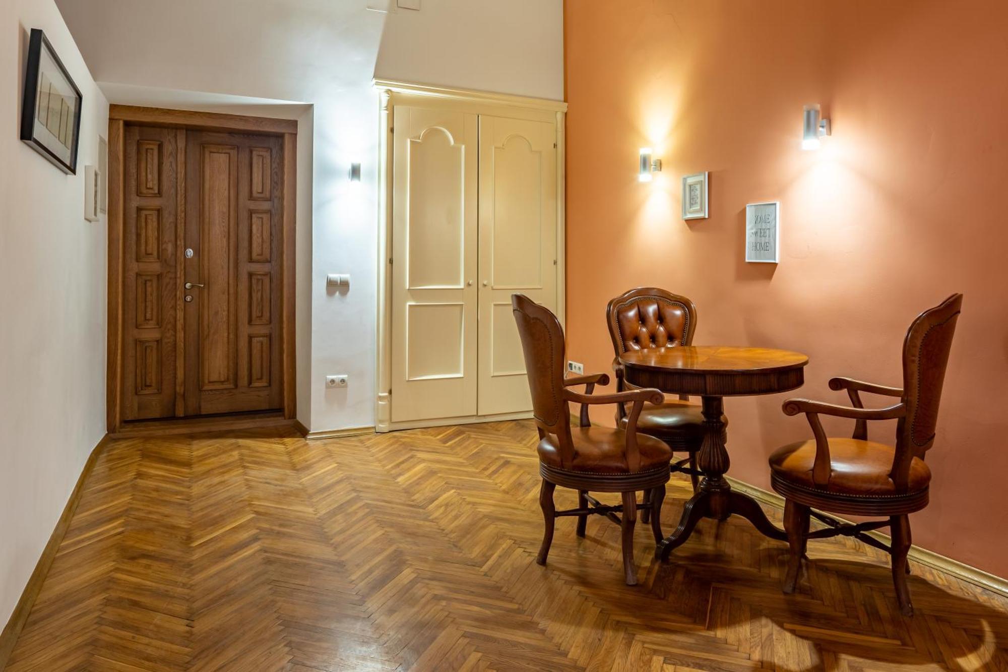 Romari Площа Ринок 28 Leilighet Lviv Eksteriør bilde
