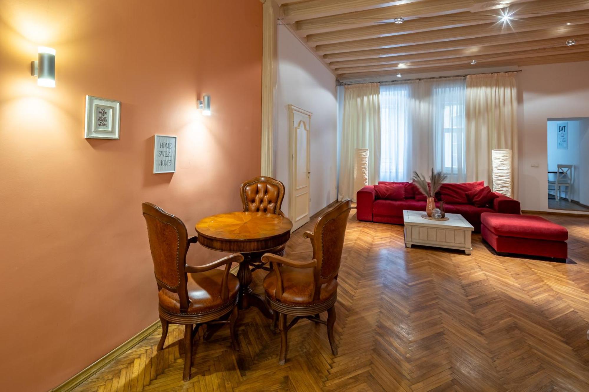 Romari Площа Ринок 28 Leilighet Lviv Eksteriør bilde